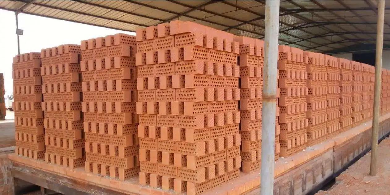 砌墻無小事 多孔磚孔洞朝向引發鄰里爭議